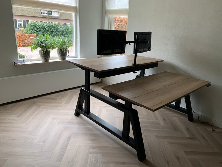 Double Electric Sit-Stand Desk - OakDesk - Nature desk with oak feet - Worktrainer.com