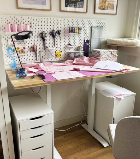 Klein Elektrisch zit-sta bureau - StudyDesk - Actief meubilair Worktrainer.nl
